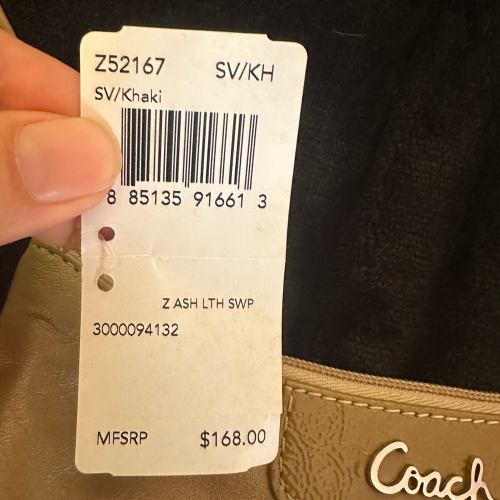 Coach NWT - Picture 3 of 4